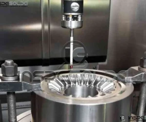 Ensaio de Controle Dimensional 17 Equipamento realiza controle dimensional em peça usinada.