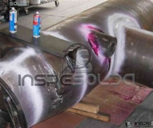Inspeção por líquido penetrante em solda de tubo inox.