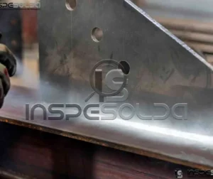 Partículas magnéticas aplicadas para inspeção de solda.