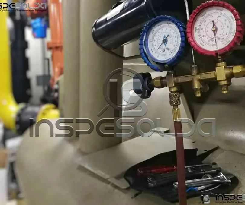 Laudo para Teste de Estanqueidade 7 Manômetro registra pressão durante teste de estanqueidade.