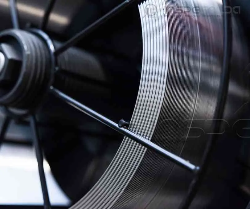 Certificação de soldador arame tubular 9 Bobina de arame tubular usada em processos de soldagem de alta demanda.