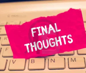 Nota rosa com as palavras "Final Thoughts" sobre um teclado de computador.