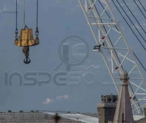 Inspeção Em Gancho De Moitão De Guindaste 38 Inspeção regular de equipamentos industriais para garantir segurança e eficiência operacional.