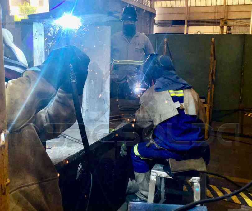 Qualificação de Soldadores/Operadores de Solda 23 Soldador avançado solda desenvolvimento em ambiente industrial com foco na qualidade e segurança.