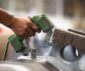 Processo de desmagnetização para remoção de magnetismo residual em peça metálica.