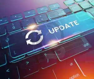 Treinamento Técnico Para Melhorar Qualidade Da Soldagem 4 Teclado com ícone de atualização, simbolizando a importância da atualização técnica.