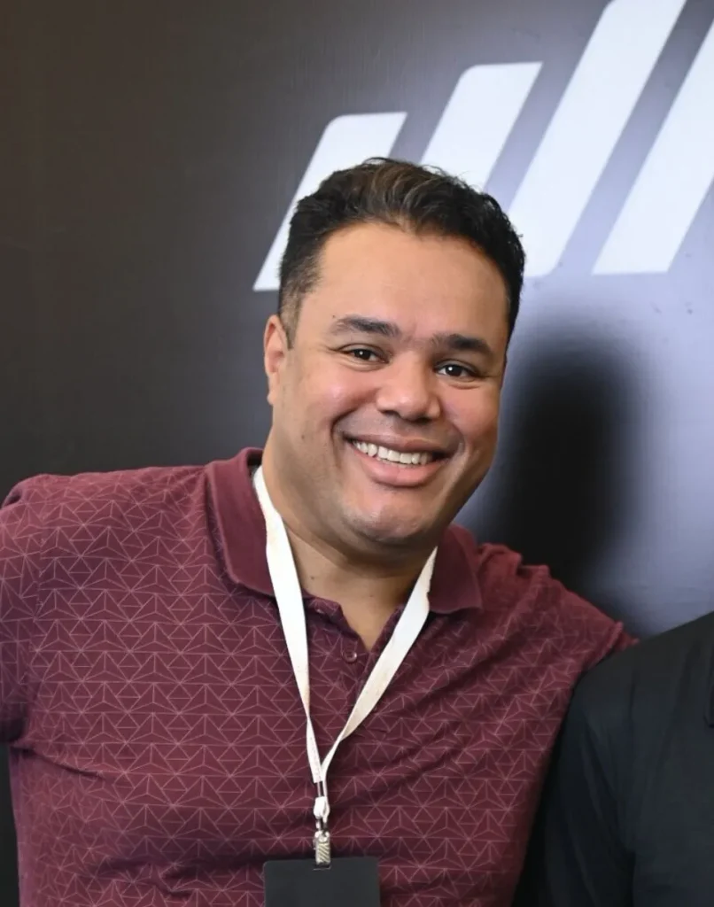 Henrique Reis da InspeSolda sorridente em ambiente corporativo, destacando profissionalismo técnico.