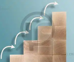 Degraus representando a evolução no processo de qualificação profissional.