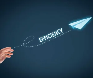 Consultoria para evitar falhas críticas na soldagem 4 Mão apontando para um ícone de inovação, representando soluções práticas para aumentar a eficiência e a segurança em processos industriais.